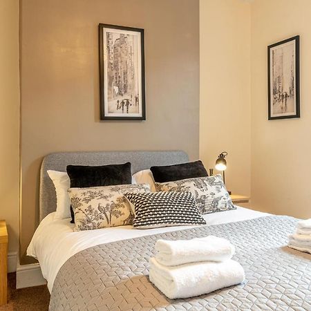 3 Bedroom Home Sleeps 5 Close To Chester City Centre Welcomes Couples, Small Groups, Families And Contractors Exteriör bild