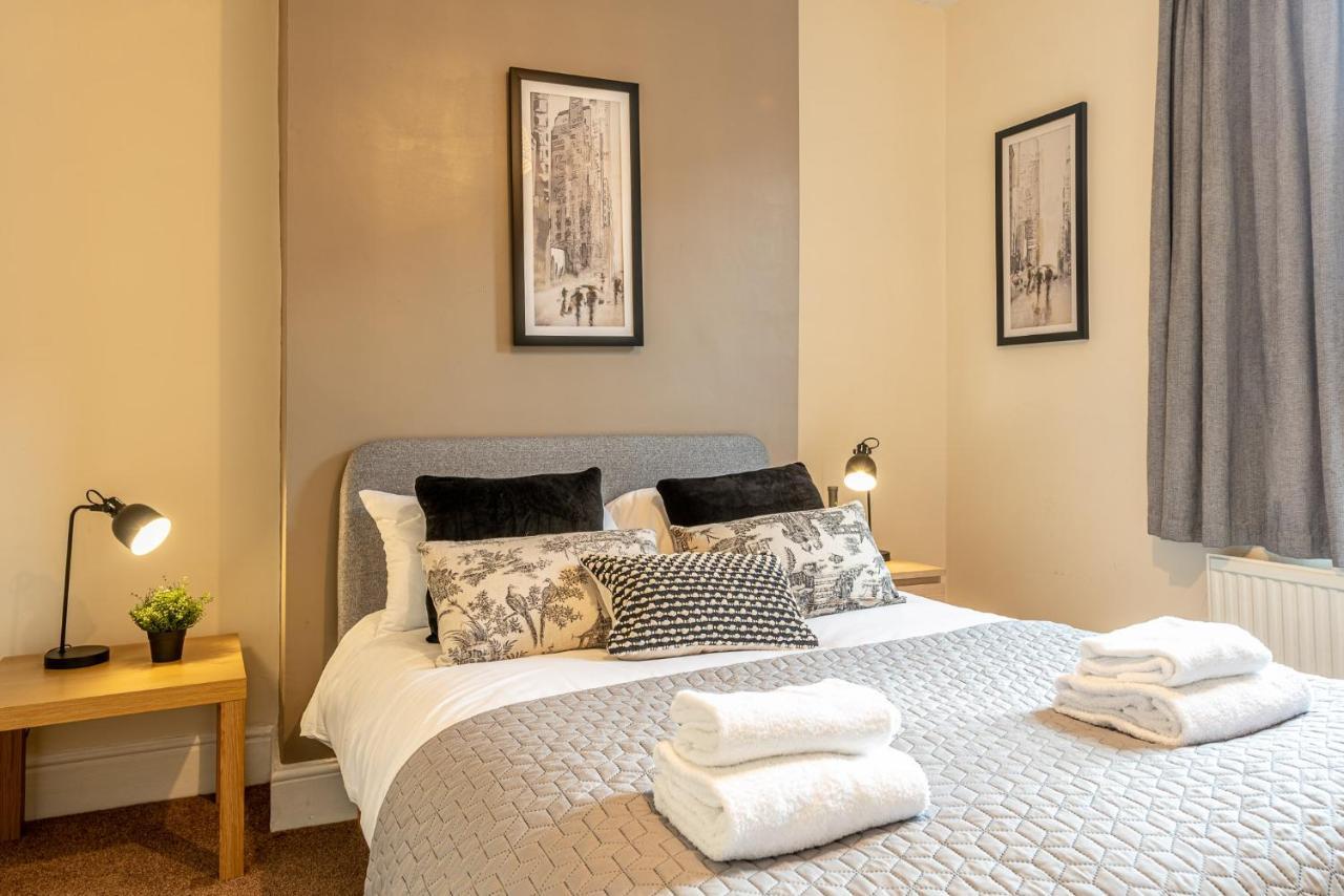 3 Bedroom Home Sleeps 5 Close To Chester City Centre Welcomes Couples, Small Groups, Families And Contractors Exteriör bild