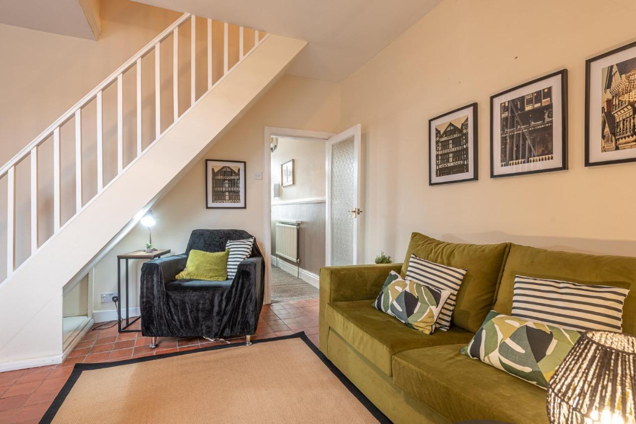 3 Bedroom Home Sleeps 5 Close To Chester City Centre Welcomes Couples, Small Groups, Families And Contractors Exteriör bild