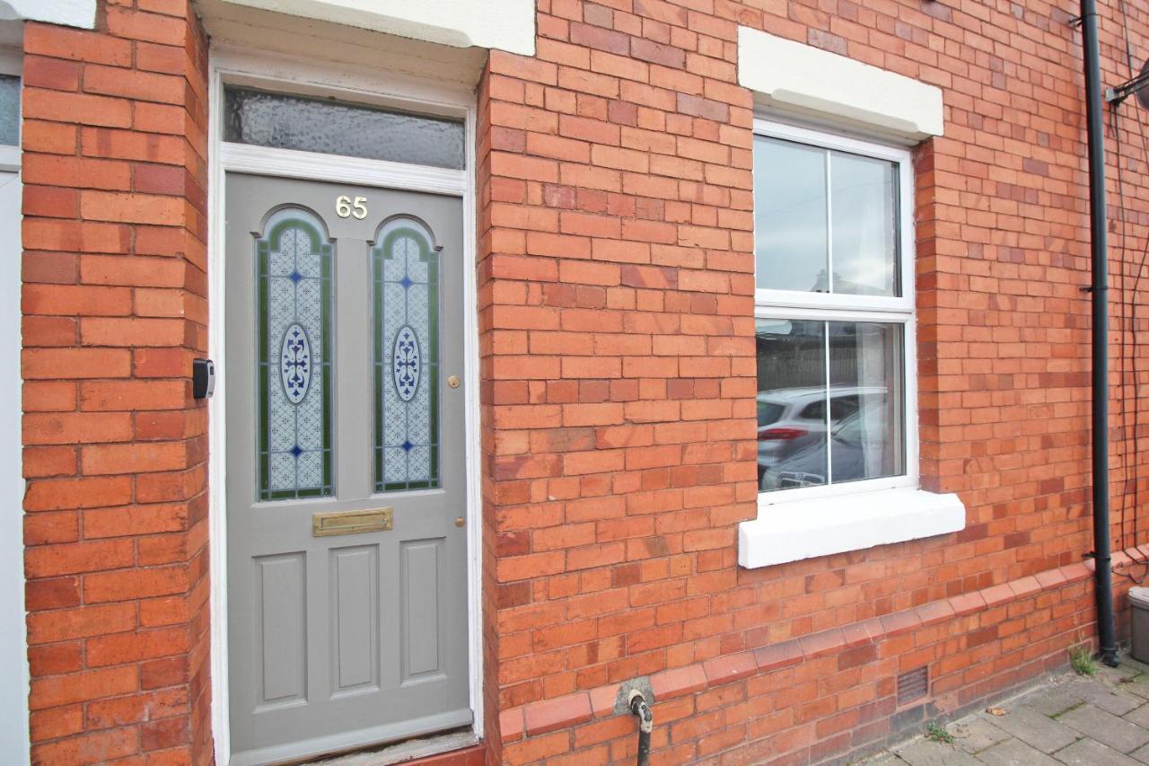 3 Bedroom Home Sleeps 5 Close To Chester City Centre Welcomes Couples, Small Groups, Families And Contractors Exteriör bild