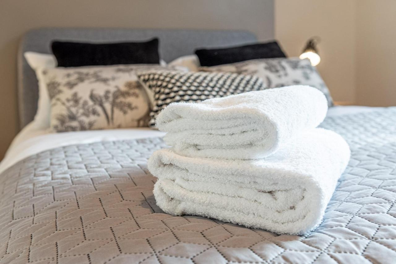 3 Bedroom Home Sleeps 5 Close To Chester City Centre Welcomes Couples, Small Groups, Families And Contractors Exteriör bild