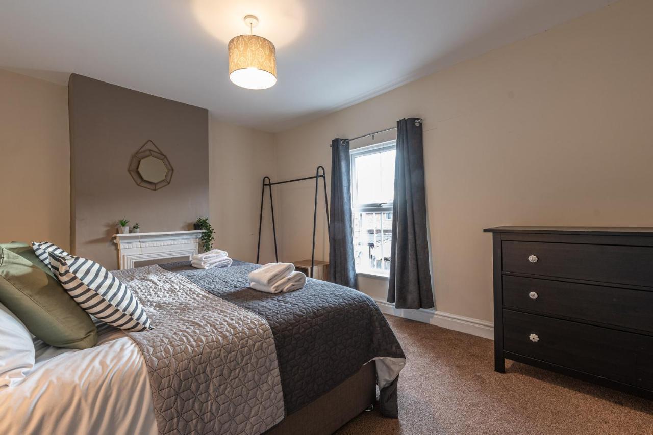 3 Bedroom Home Sleeps 5 Close To Chester City Centre Welcomes Couples, Small Groups, Families And Contractors Exteriör bild