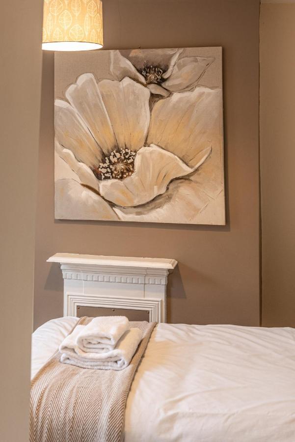 3 Bedroom Home Sleeps 5 Close To Chester City Centre Welcomes Couples, Small Groups, Families And Contractors Exteriör bild