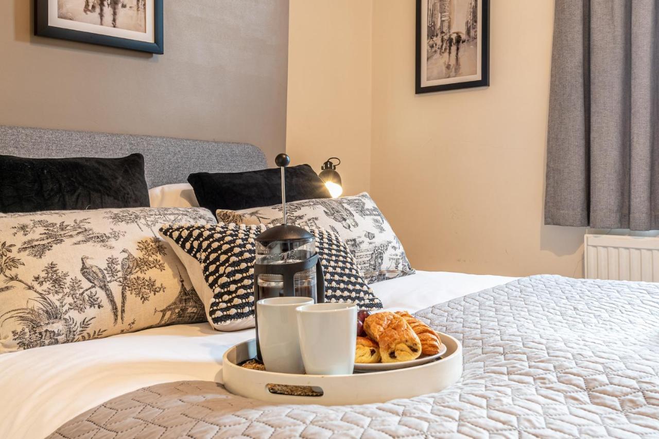 3 Bedroom Home Sleeps 5 Close To Chester City Centre Welcomes Couples, Small Groups, Families And Contractors Exteriör bild
